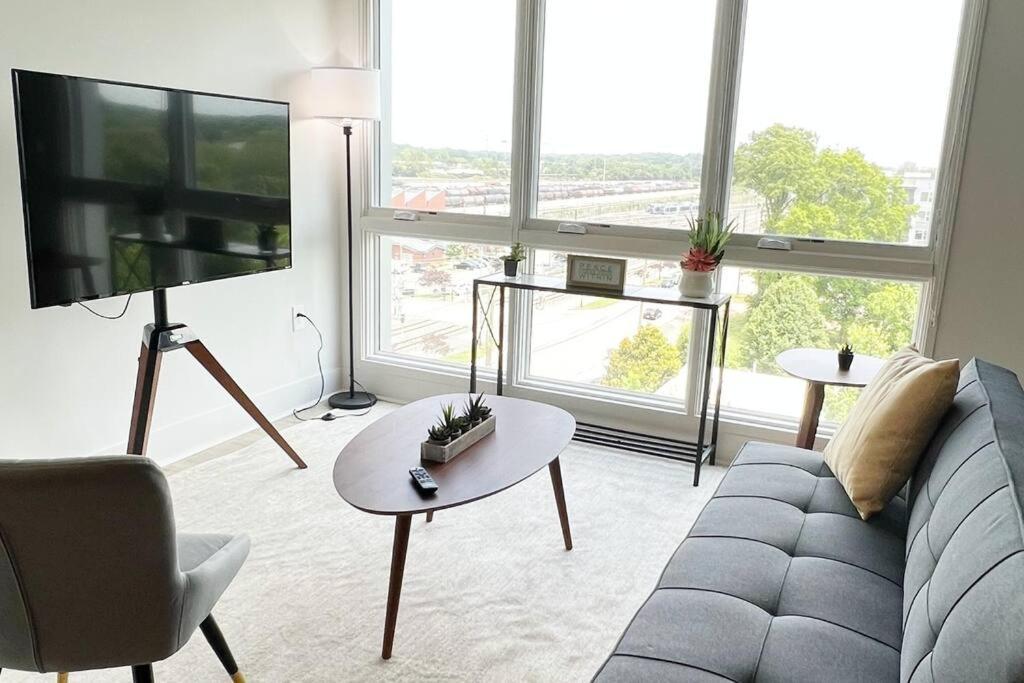 Studio Apartment, Queen Bed, Wifi, Kitchen, Washer & Dryer In Charlotte Eksteriør billede