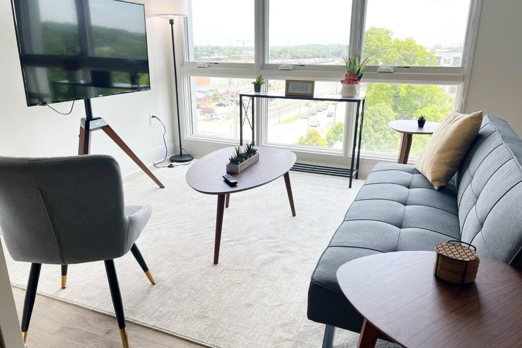 Studio Apartment, Queen Bed, Wifi, Kitchen, Washer & Dryer In Charlotte Eksteriør billede