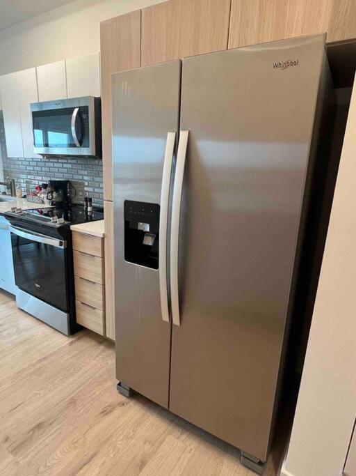 Studio Apartment, Queen Bed, Wifi, Kitchen, Washer & Dryer In Charlotte Eksteriør billede
