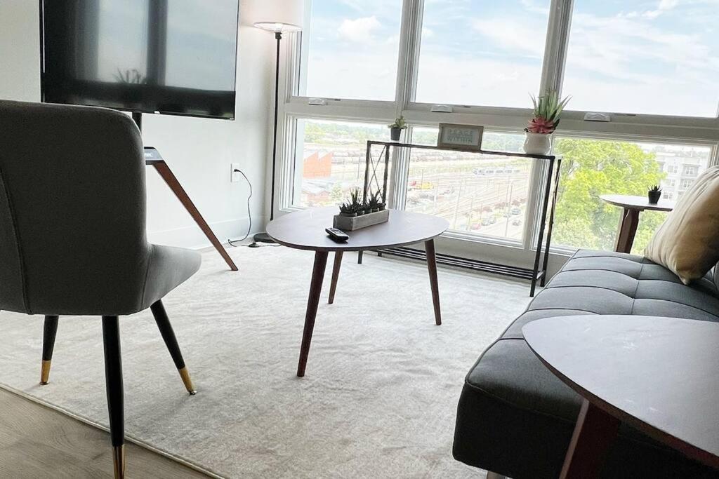Studio Apartment, Queen Bed, Wifi, Kitchen, Washer & Dryer In Charlotte Eksteriør billede